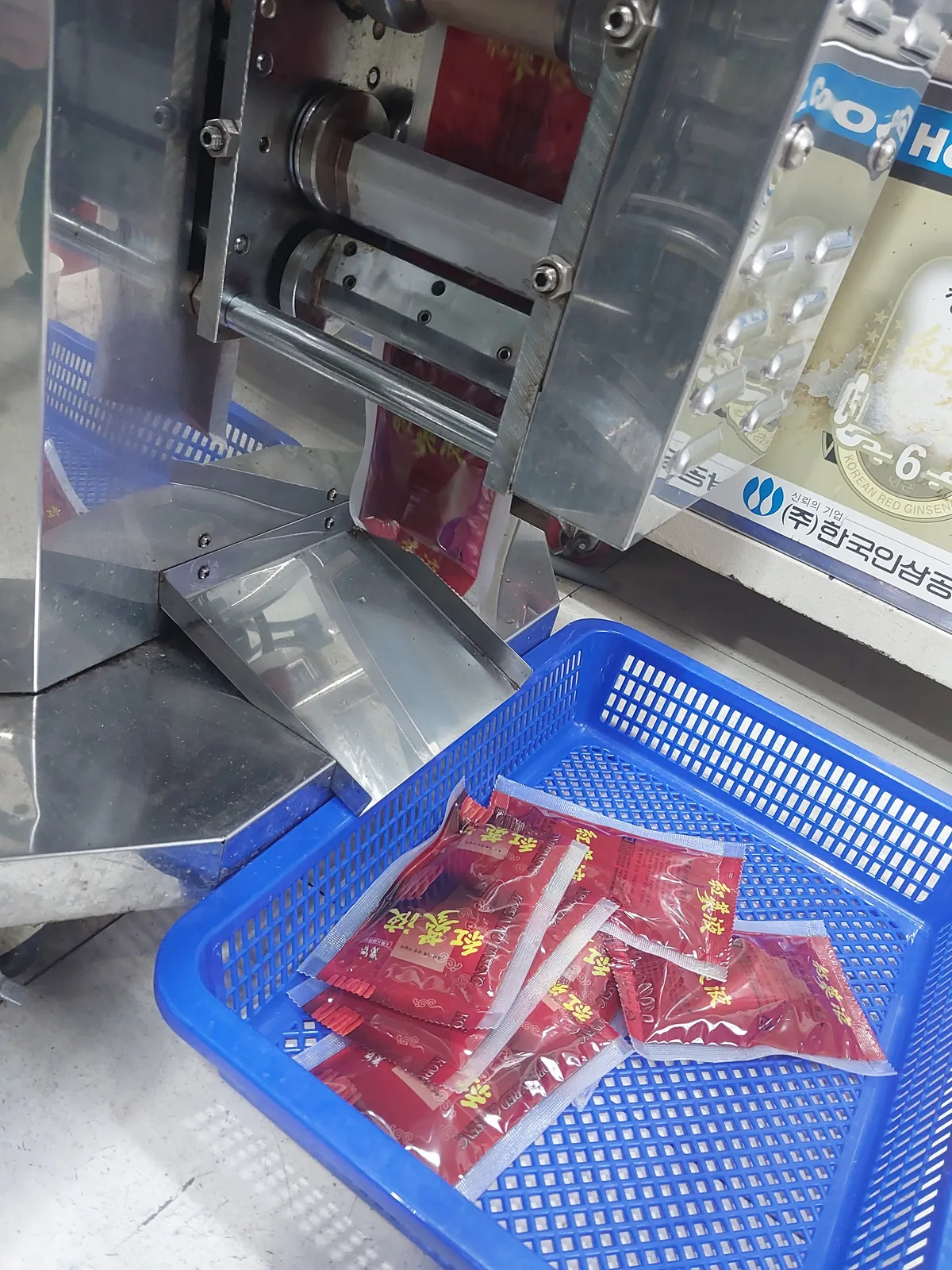일산 장어즙, 살아있는 국산 민물장어로 달입니다